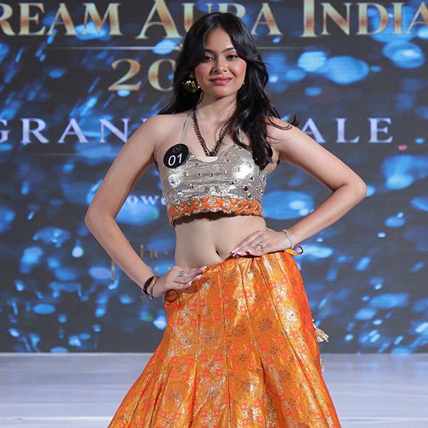 Mannat Chaudhary walking confidently on the ramp at the Dream Aura India 2026 Grand Finale in an elegant purple gown.